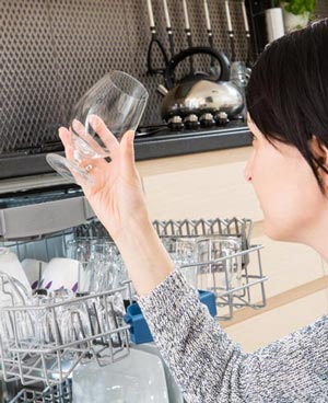 Vinegar to clean glassware