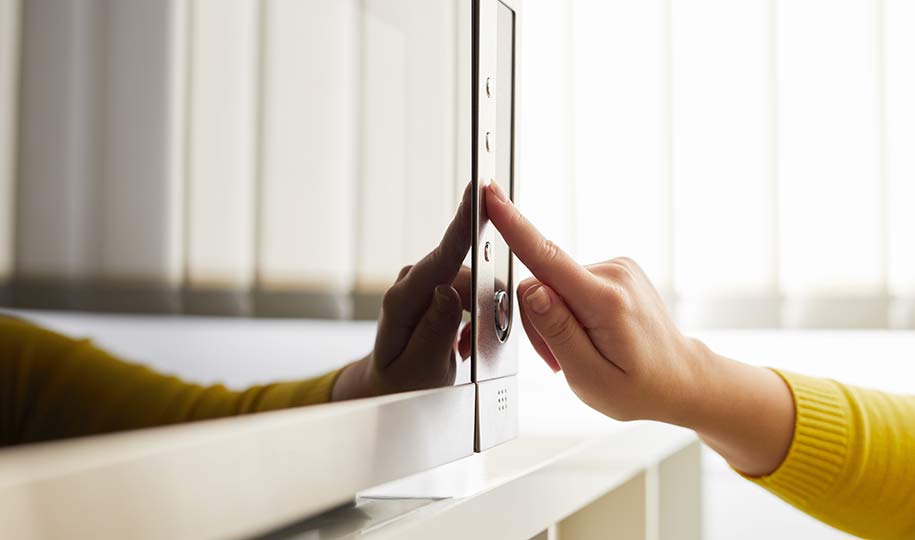 10 Things You Should Never Put in the Microwave