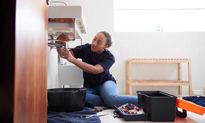 Here are the tips on how to replace bathroom faucets in your home.